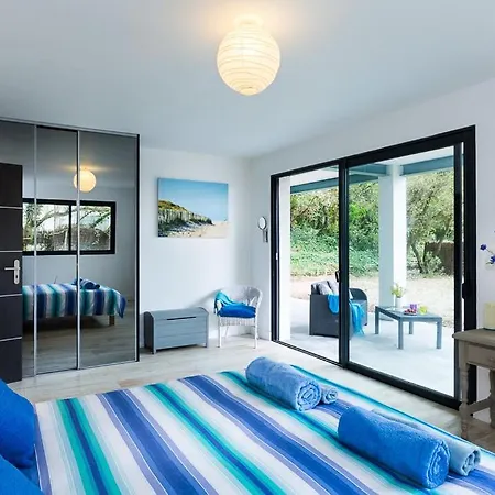 Saint-vincent-sur-jard Sleeps 8 Vila